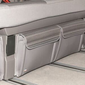 2 Taschen UTILITY Vorderseite Bettkasten 2er-Bank VW T6.1 California Coast/Beach, Design VW T6.1 „Mixed Dots/Leder Palladium"